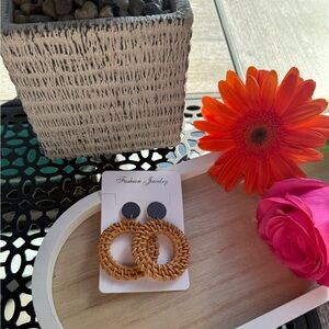 Chic Tan Earrings 🤍